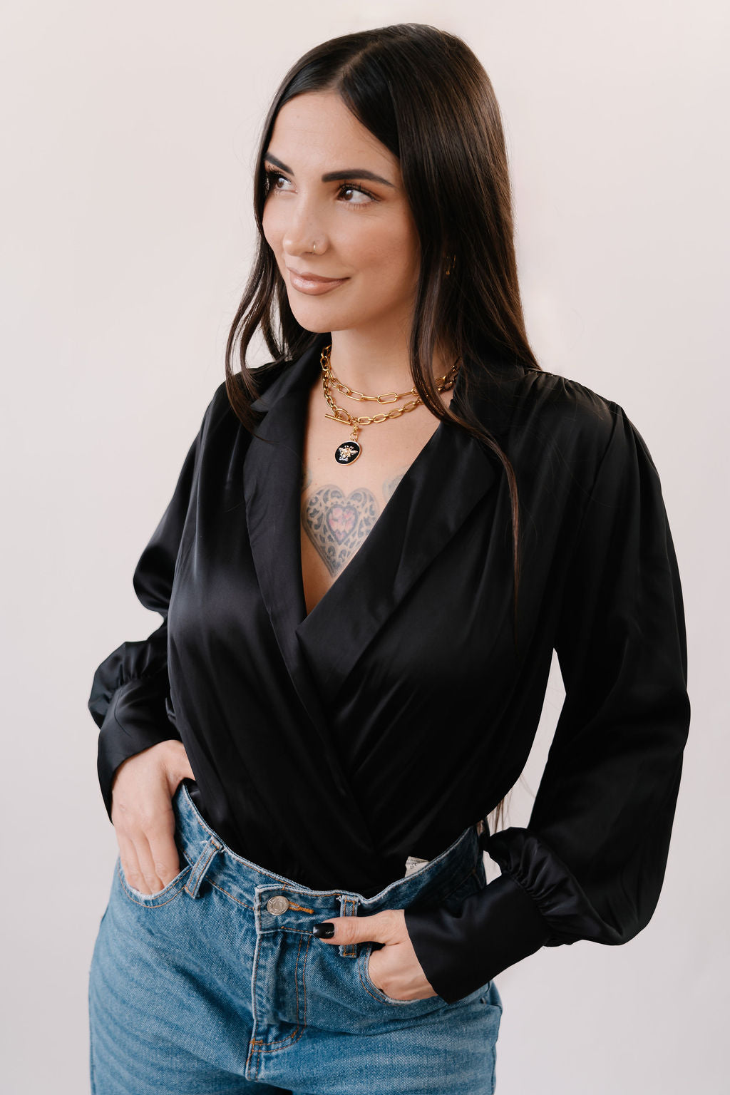 Medium chunky chain and toggle with round black enamel bee charm