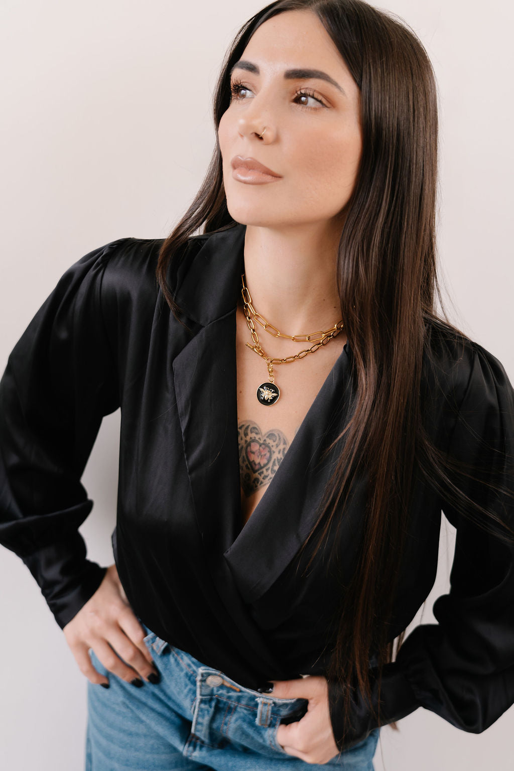 Medium chunky chain and toggle with round black enamel bee charm