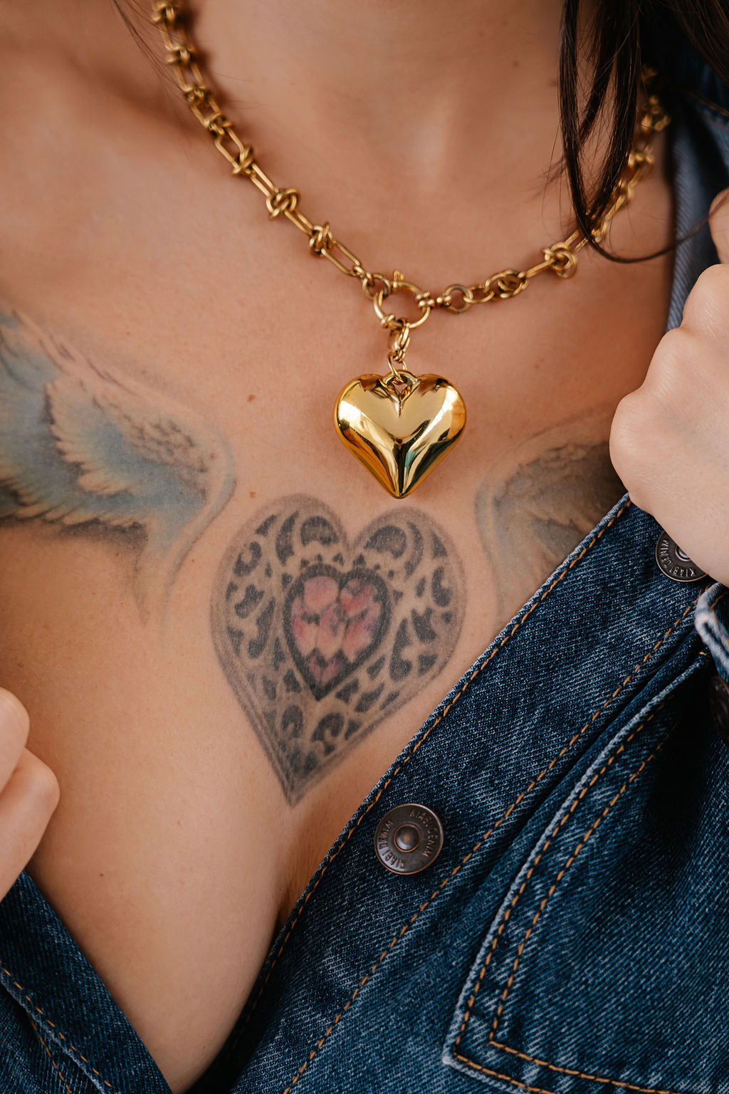 Knotted chain with spring clasp and large removable heart