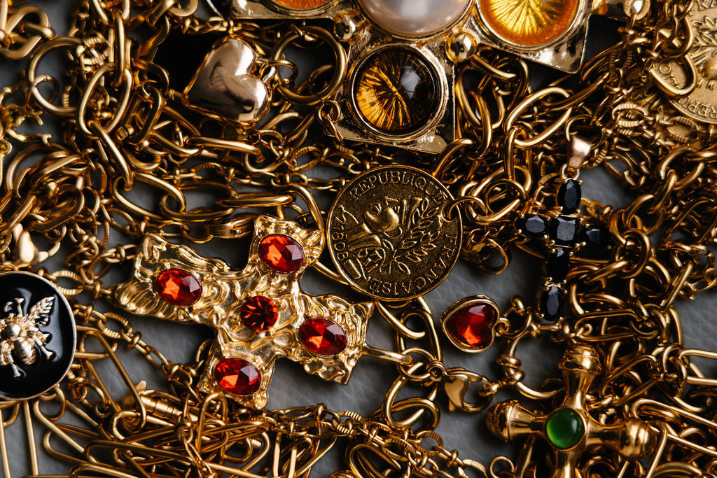 Large square shaped chain with OT clasp and removable coin