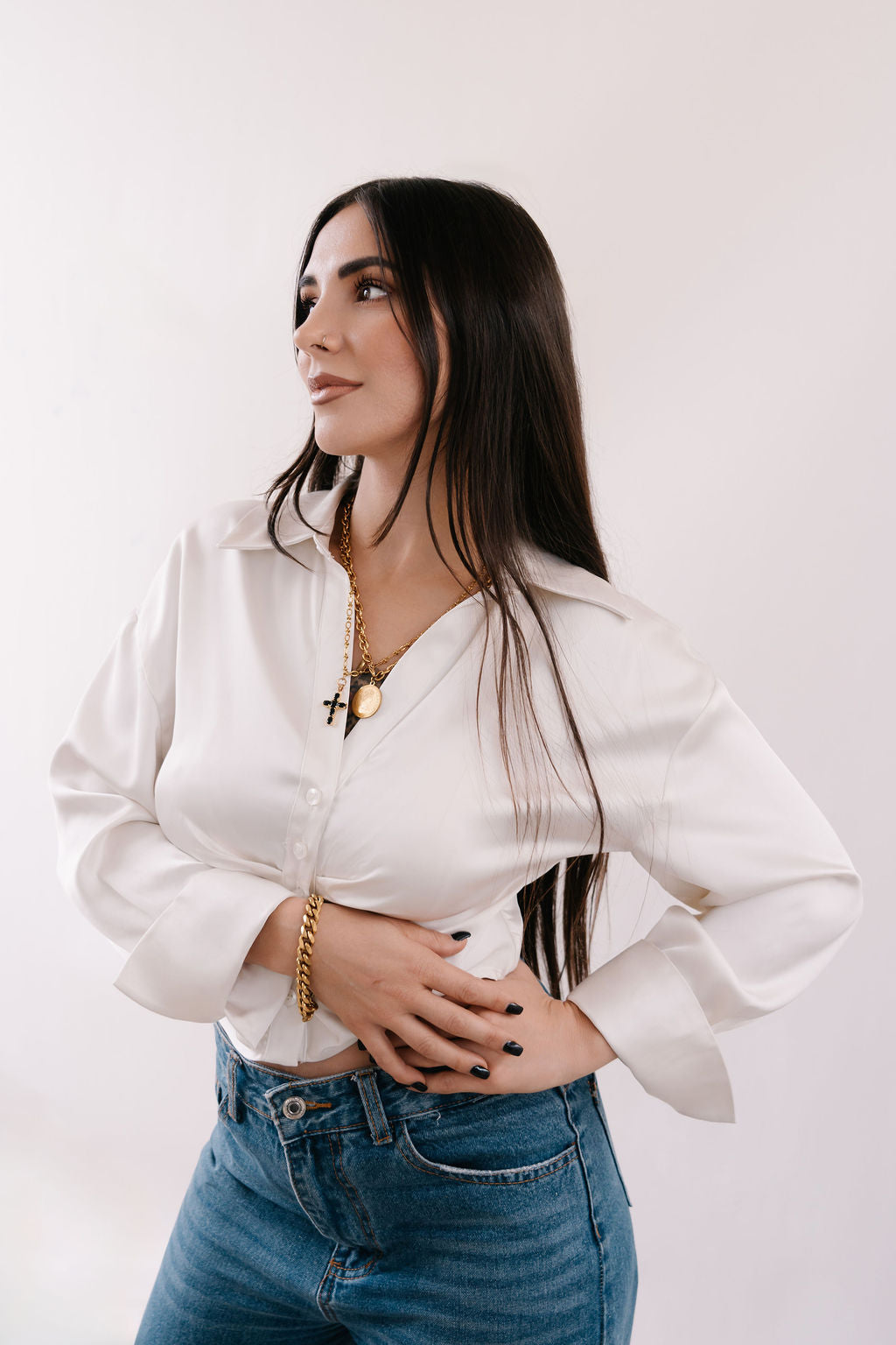 Fine detailed chain with black jewelled cross