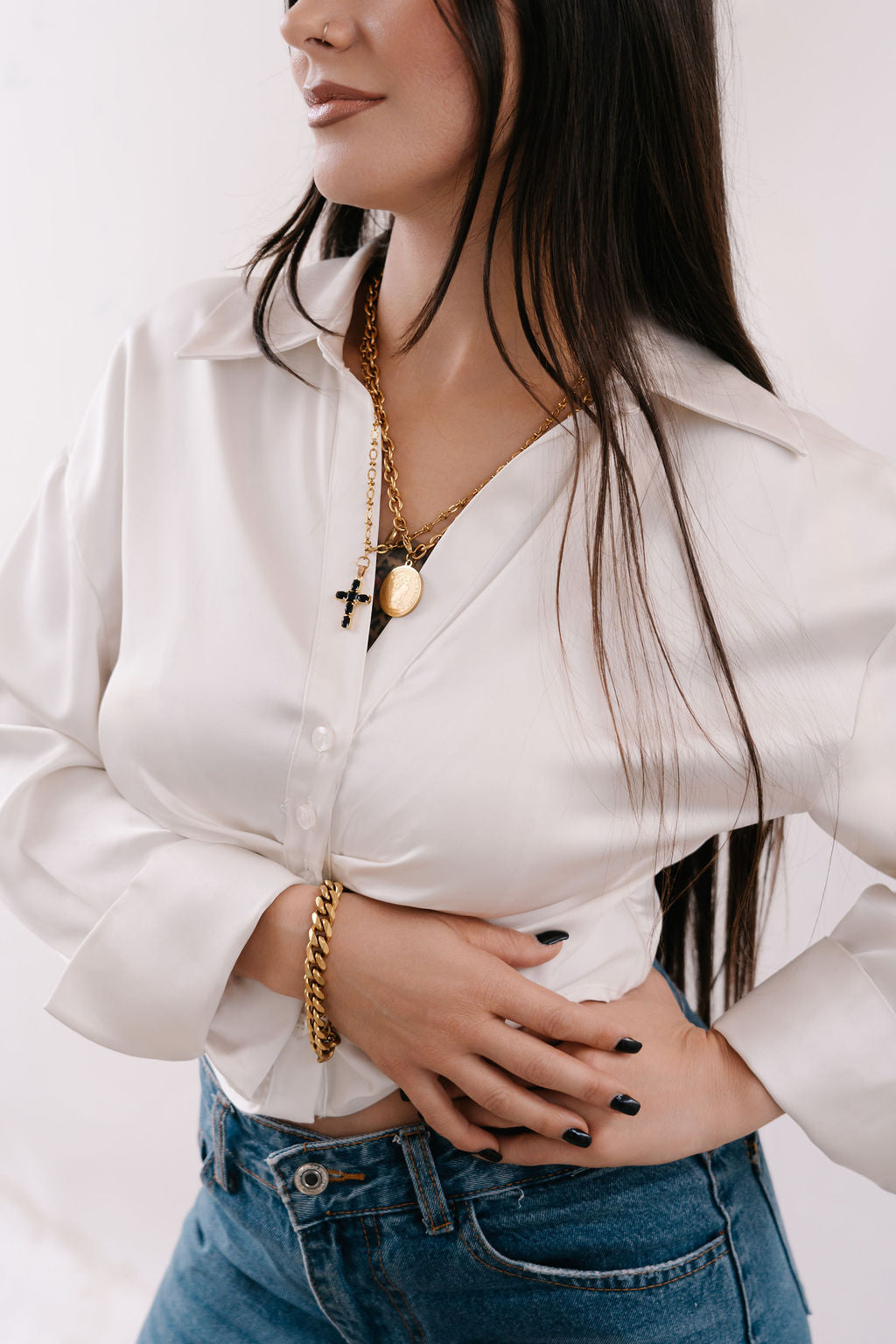 Fine detailed chain with black jewelled cross